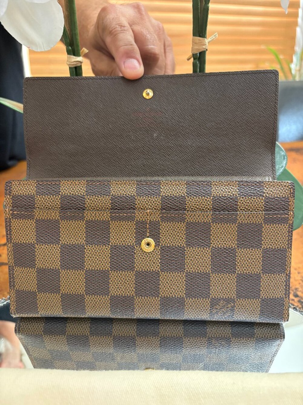 Louis Vuitton Damier Sarah Gold Tone Wallet - Picture 8 of 12
